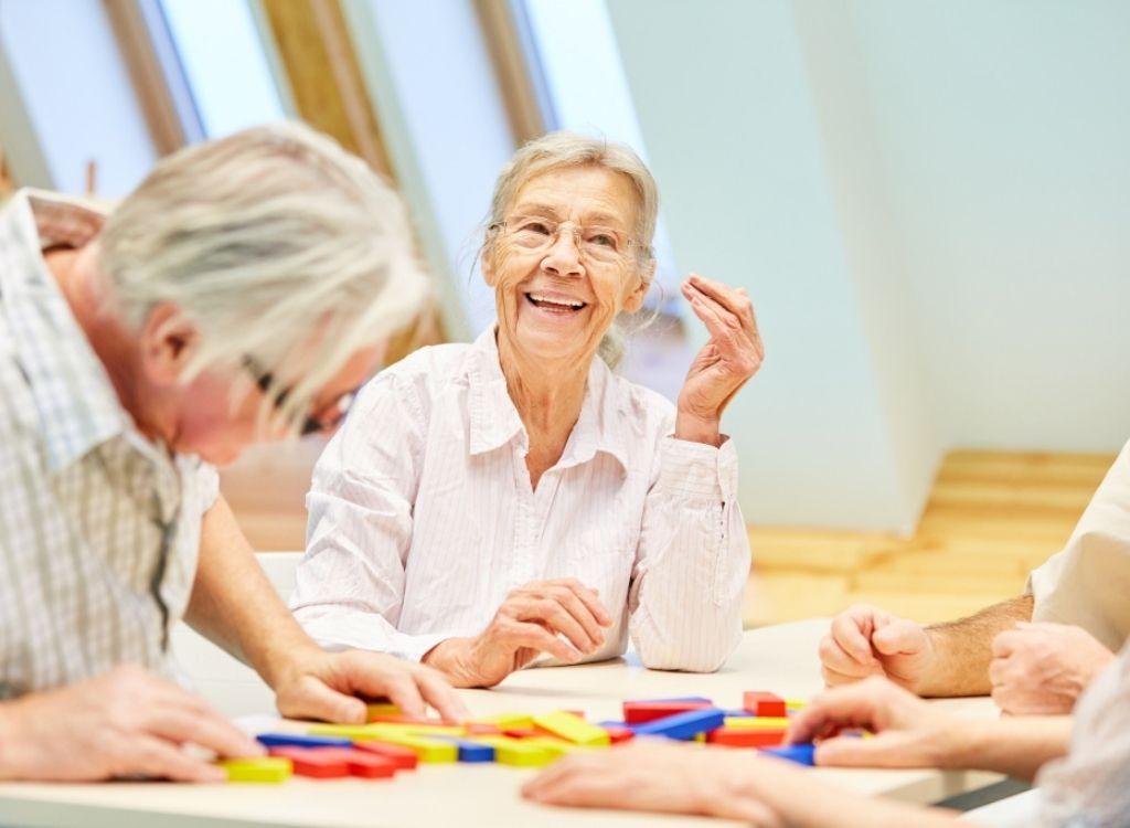 Actividades de psicomotricidad fina para mayores con demencias